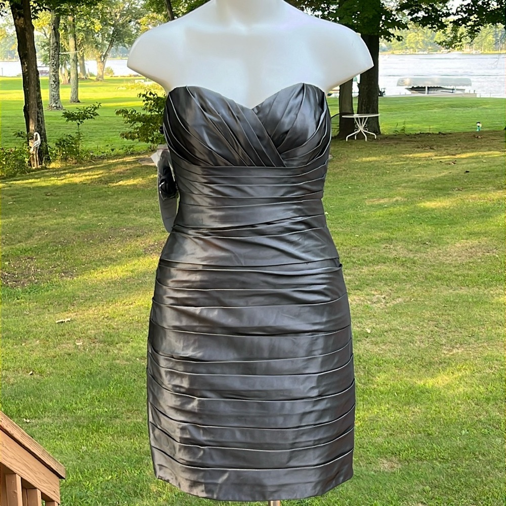 NWT Alfred Angelo lovely strapless ruched dress. 6-8
